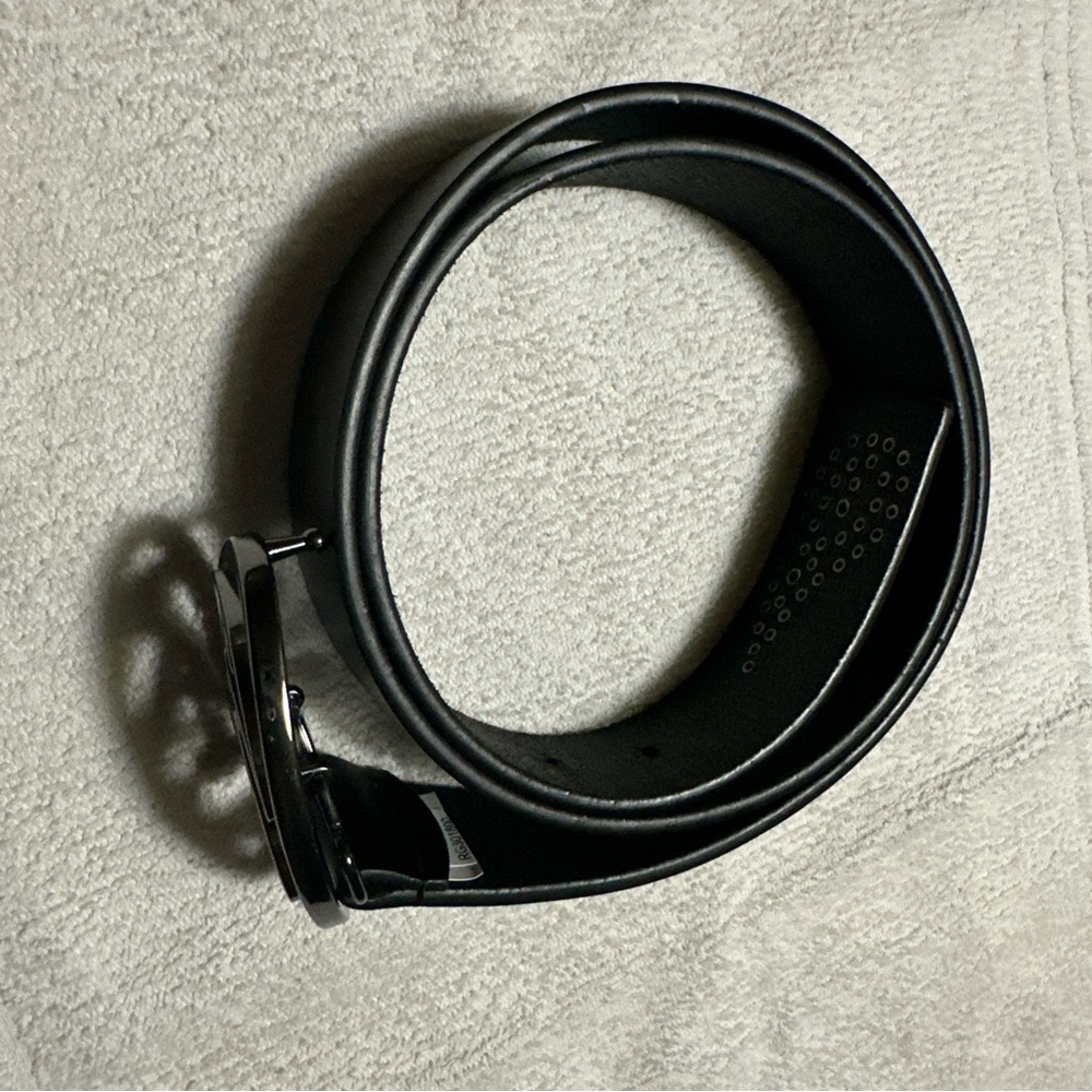 Elegant Black Leather Bag with Classic Design